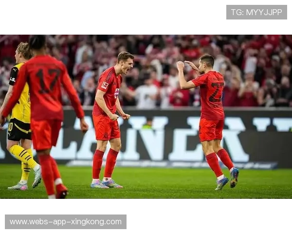 德甲拜仁外围分球精准，门前攻势猛烈